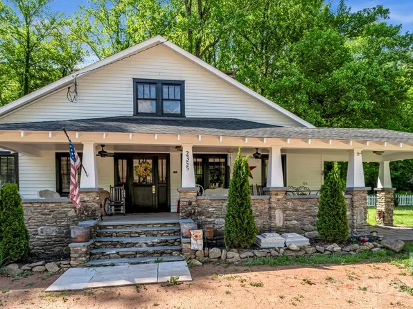 2355 Soco Rd, Maggie Valley, NC 28751