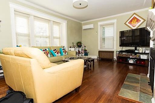 5th image of 264 Belmont St
