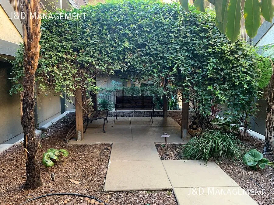Cozy 2 Bed / 2 Bath near SDSU — Photo 2