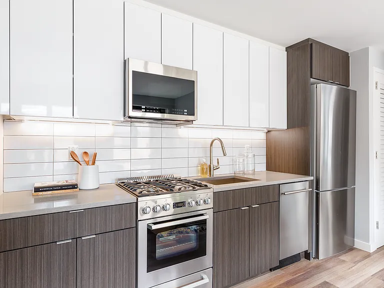 2415 Church Ave #213 — Photo 5