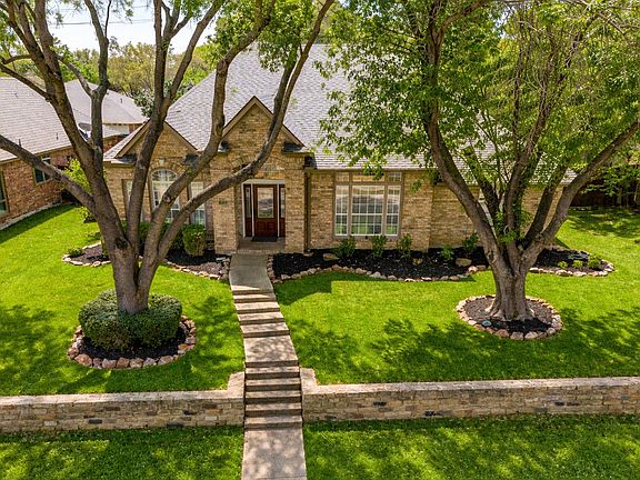 2nd image of 821 Shorewood Dr