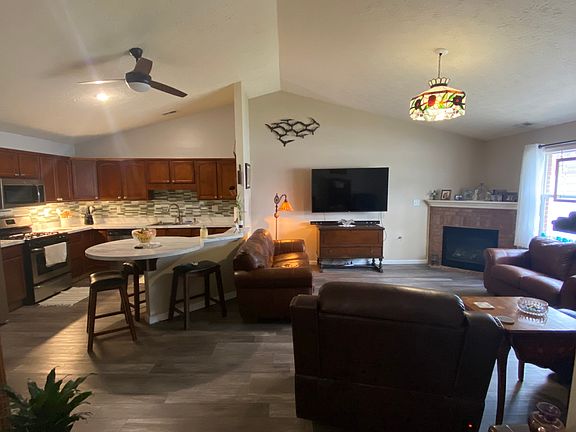 3rd image of 4025 Gray Pond Ct