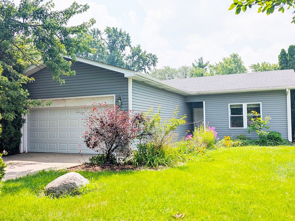 1st image of 568 Manor Pl