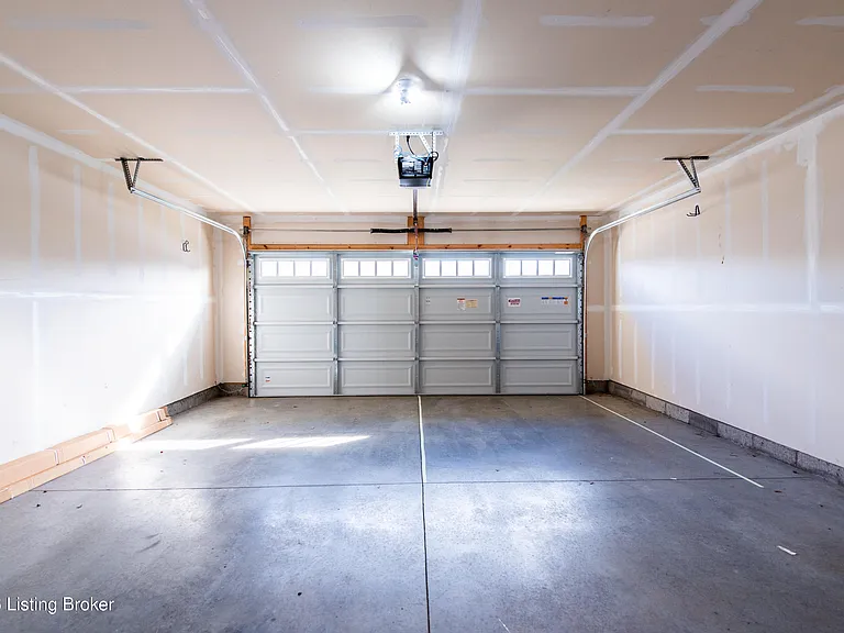 10029 Windcrest Farms Ln — Photo 46
