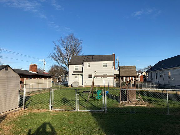 3rd image of 702 Victoria Ave