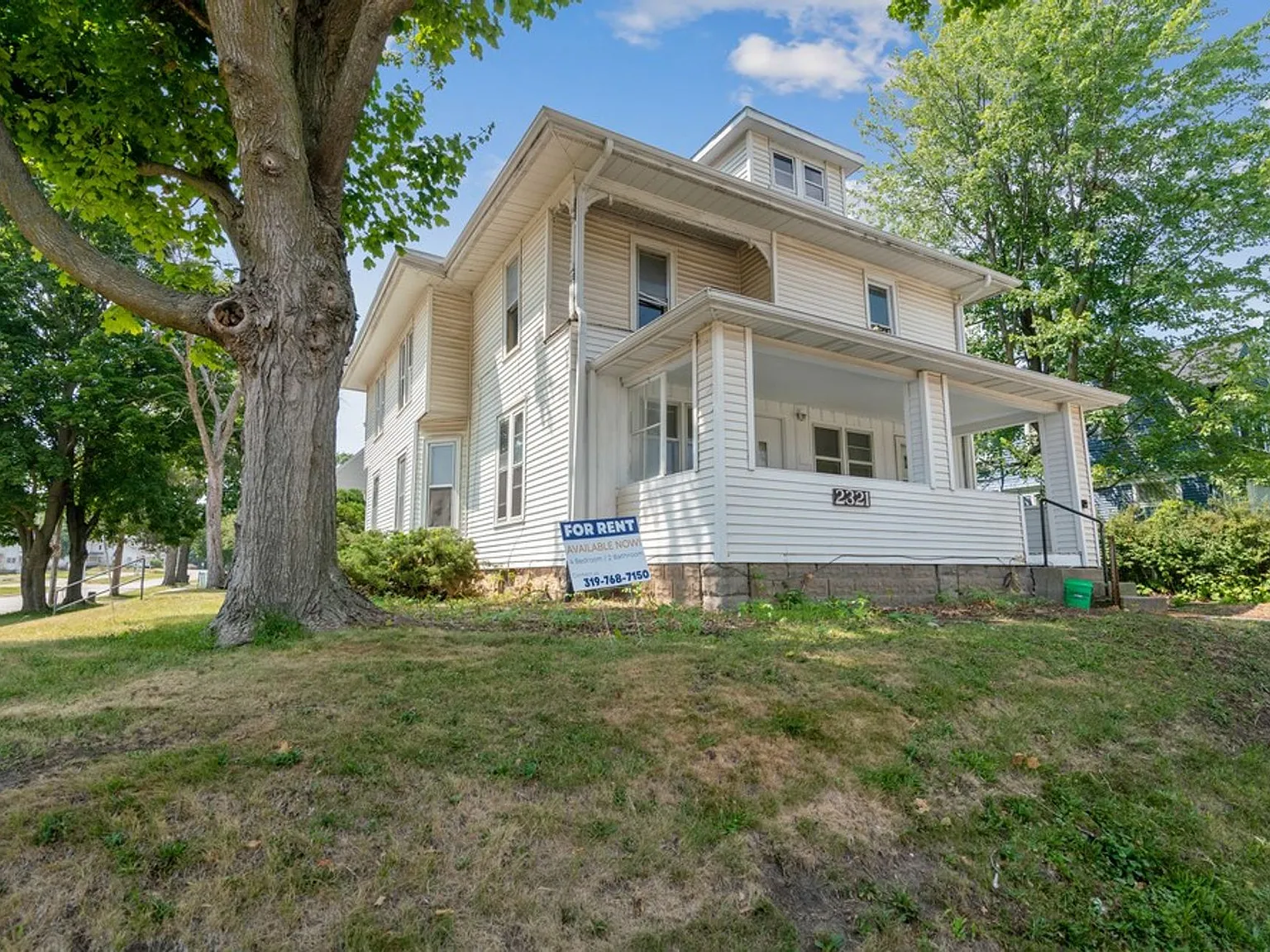 2321 Iowa St - Cedar Falls — Photo 2