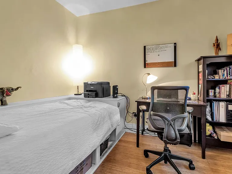 61 Saint James Pl — Photo 2