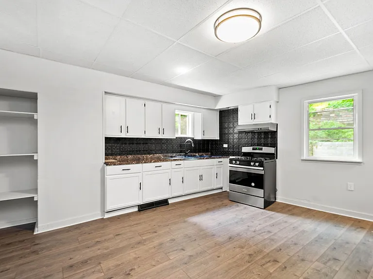1304 Firth St — Photo 12