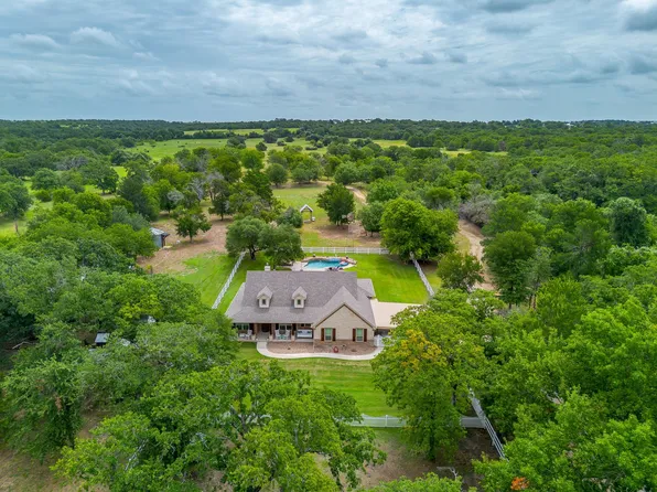 1615 Sanger Dr, Springtown, TX 76082