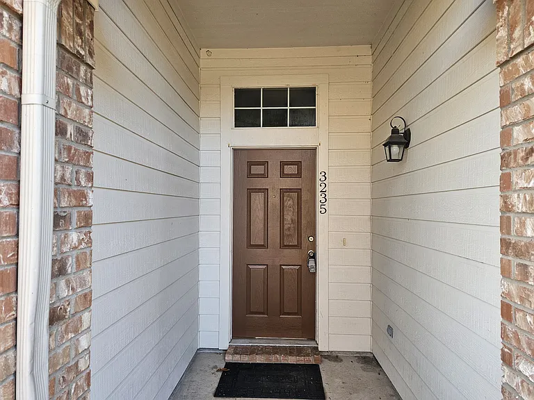 3235 Guadaloupe — Photo 3