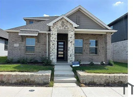 6 bed, 2352 sqft, $3,600 — Photo 2