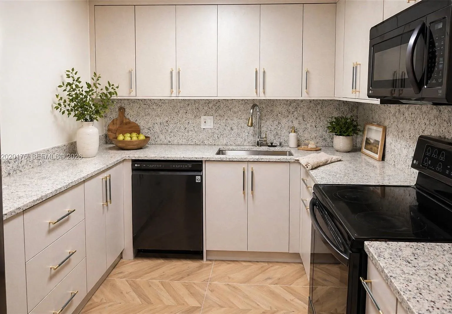 Olympus Condo Phase — Photo 2