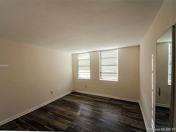3rd image of 2175 NE 170th St APT 215