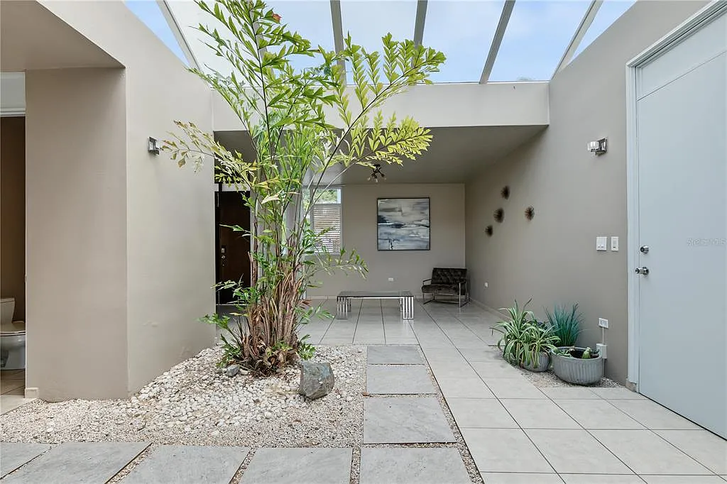 4 bed, 2.5 bath, 2445 sqft, $4,500 — Photo 4