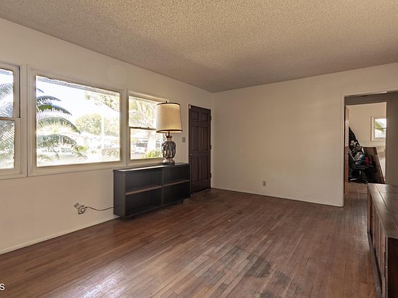 4th image of 402 N Walnuthaven Dr