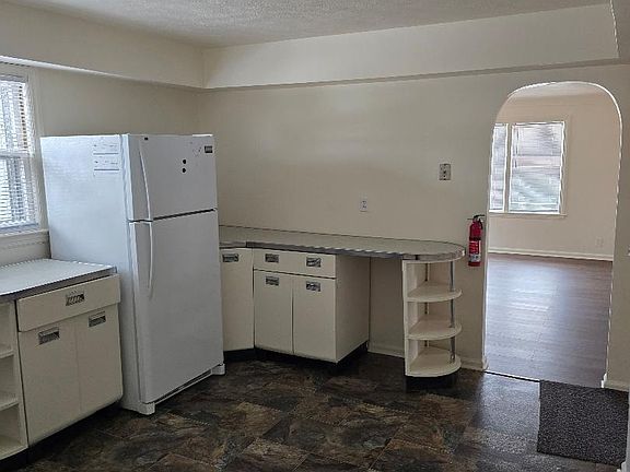 2nd image of 834 Lane Blvd #2
