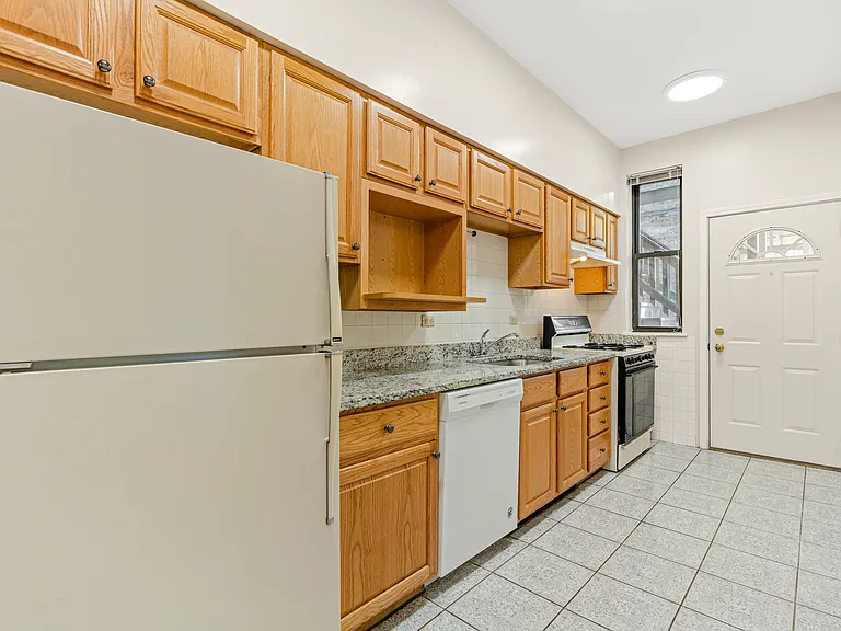 Woodlawn Commons Apartments — Photo 9