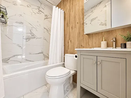 Bathroom, photo 1