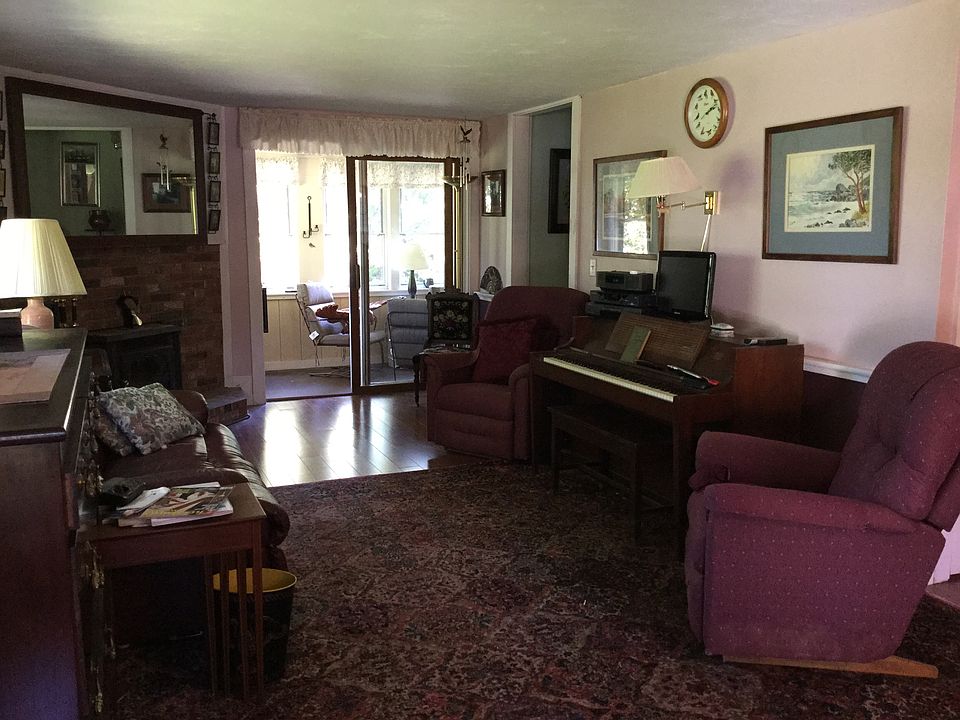 Livingroom from front door