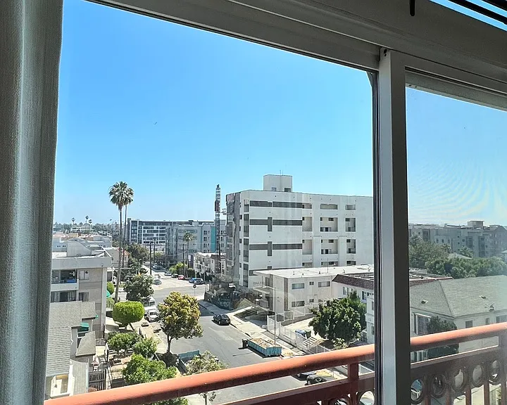 908 S Ardmore Ave #505 — Photo 4