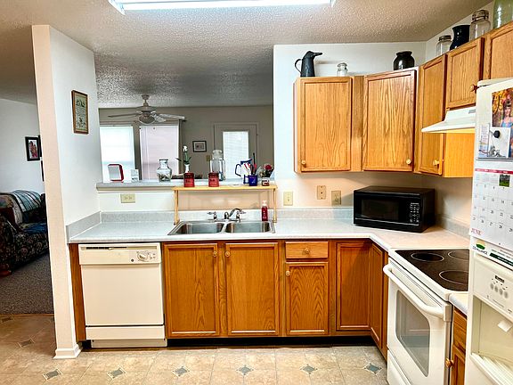 3rd image of 931 Indigo Dr