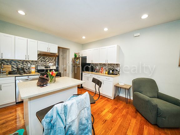 2nd image of 2835 36th St #1