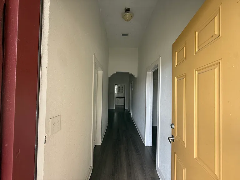 2220 E 10th Ave — Photo 6