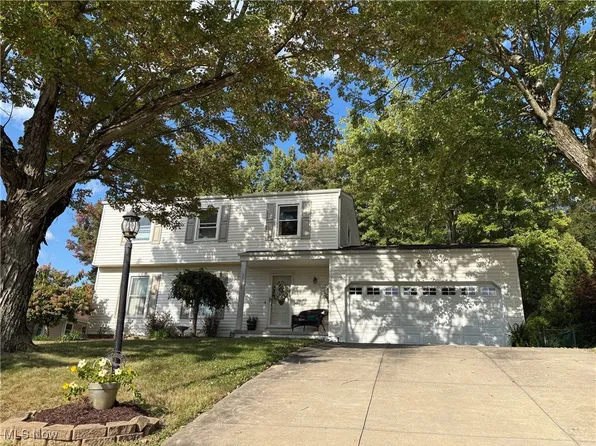 2206 Woodpark Rd, Akron, OH 44333