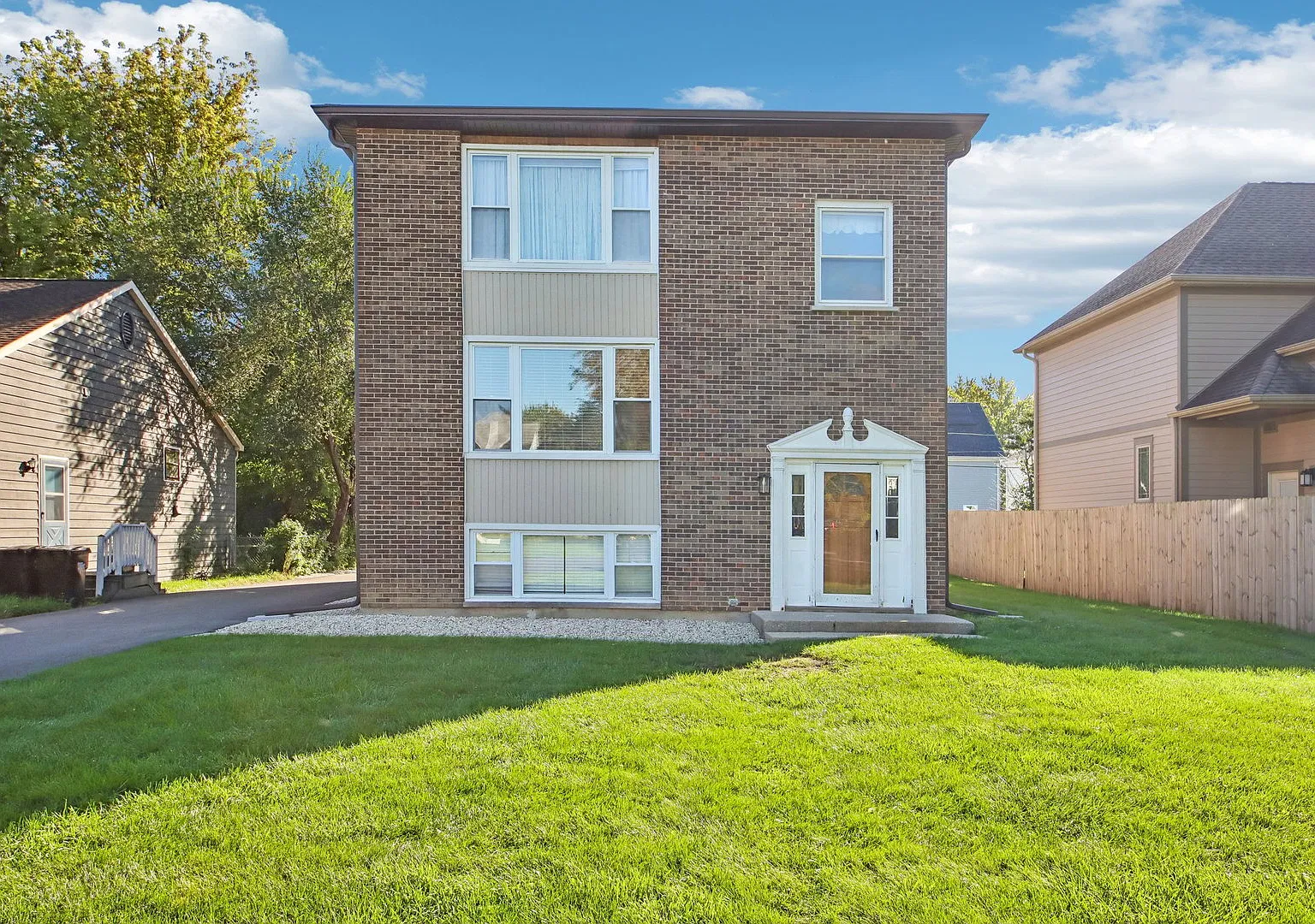 3 bed, 1.5 bath, 1200 sqft, $2,600 — Photo 1