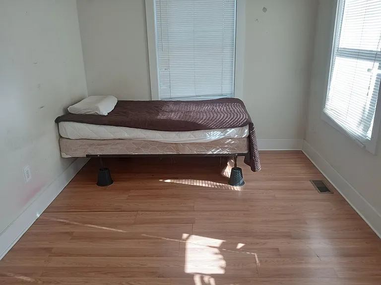 4300 Wallace St — Photo 3