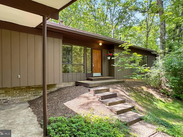 1314 Westhills Ln, Reston, VA 20190