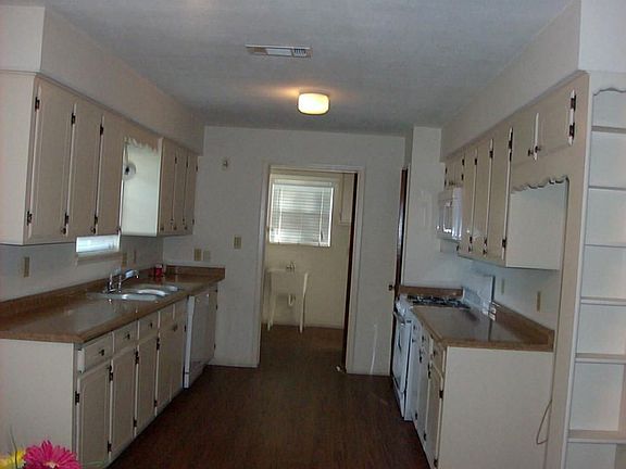 3rd image of 4402 Bullard Pkwy