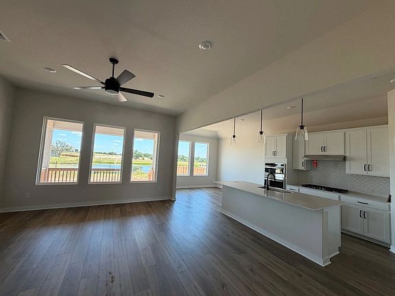 521 Redding Way Interior Image 3