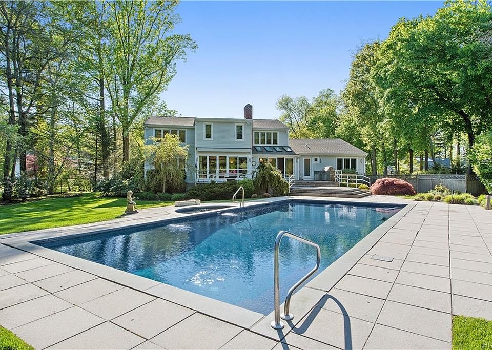 2nd image of 15 Hearthstone Cir