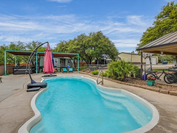 800 Texas Avenue, Kingsland, TX 78639