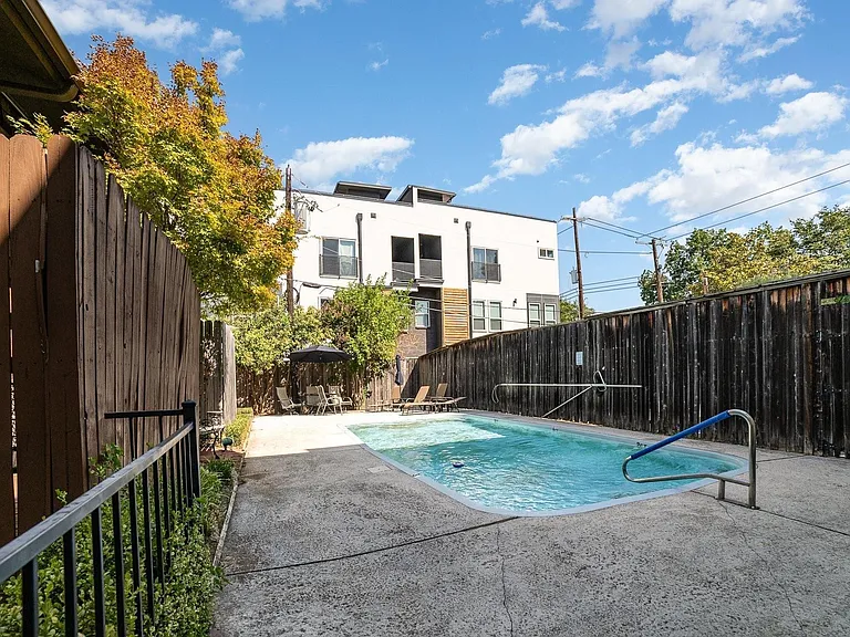 3131 Wycliff Ave — Photo 1