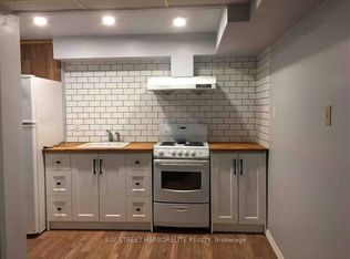 3448 Ellengale Dr, Mississauga, ON L5C 1Z7