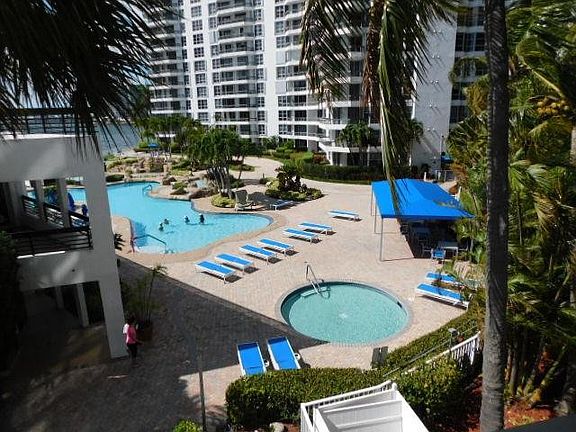 4th image of 19195 Mystic Pointe Drive #301