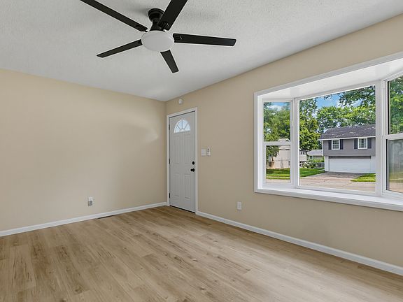 4th image of 2704 Wood Dale Ave
