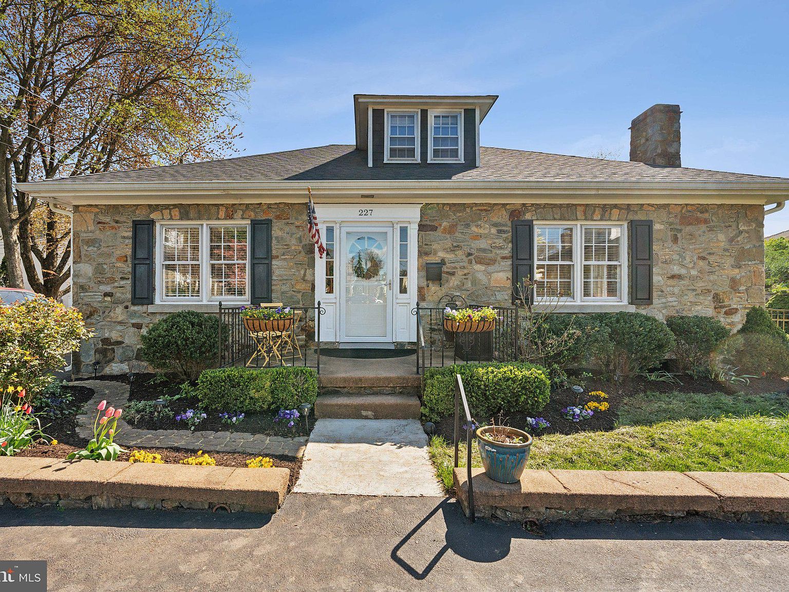 227 W Market St, Leesburg, VA 20176 | Zillow