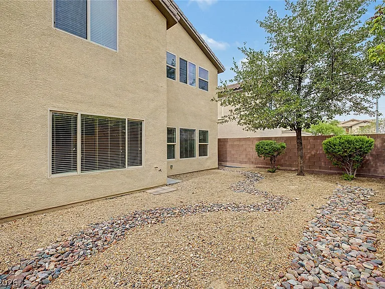 2608 Romarin Ter — Photo 32