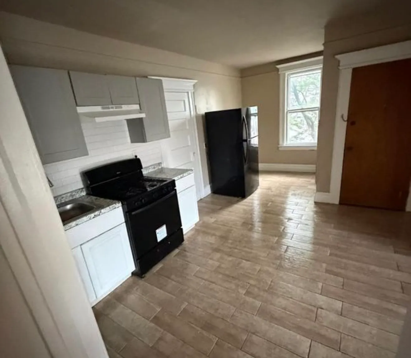3 bed, $1,850 — Photo 1