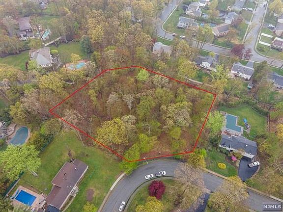 2nd image of 146 Manito Ave