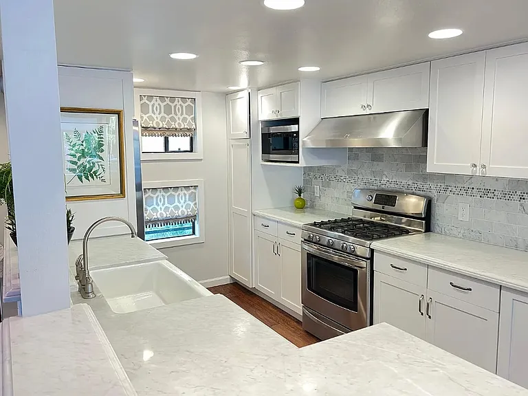 8132 Camino Del Sol #F — Photo 10