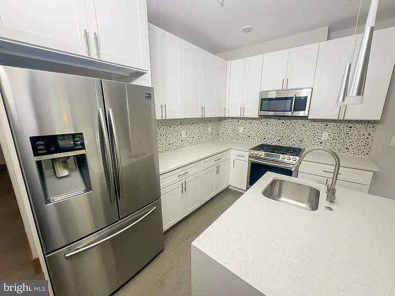 2109 M St NE #4 — Photo 7