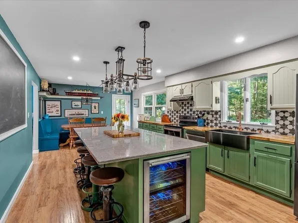 43 Old Powder House Rd, Lakeville, MA 02347