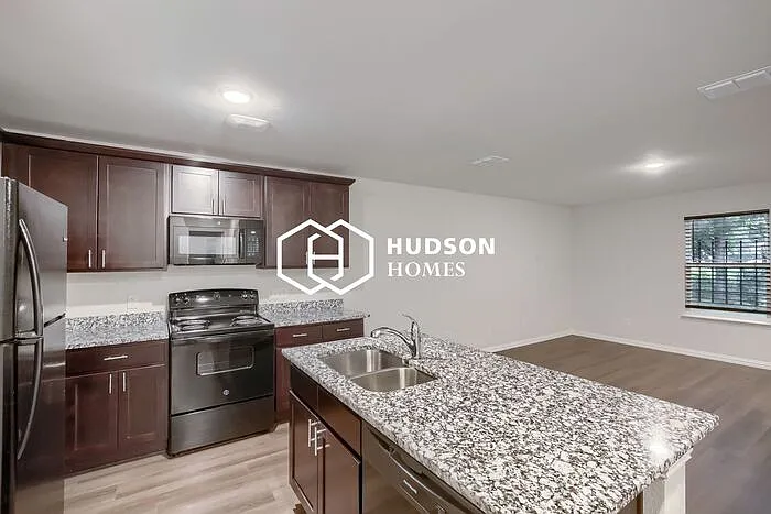 609 Sherman St — Photo 9