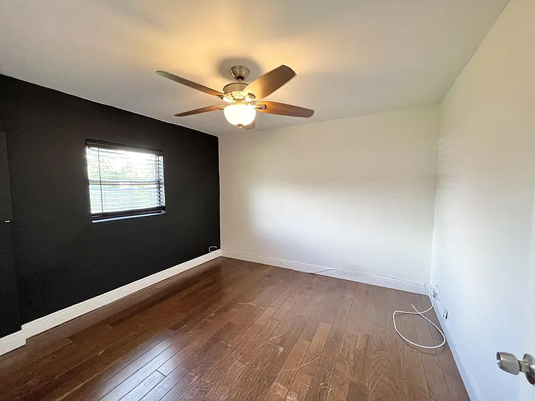 310 Dickson Dr — Photo 8
