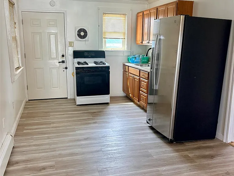 469 River St — Photo 3