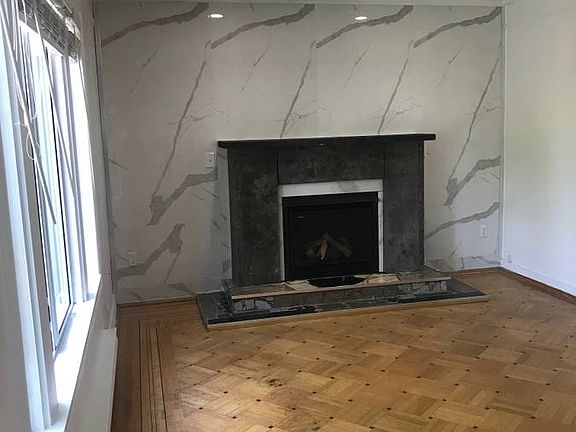 5th image of 870 W 19th Ave
